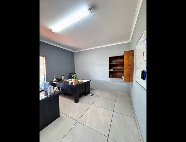 450M² BUSINESS FOR SALE IN DIE HEUWEL EXT 4